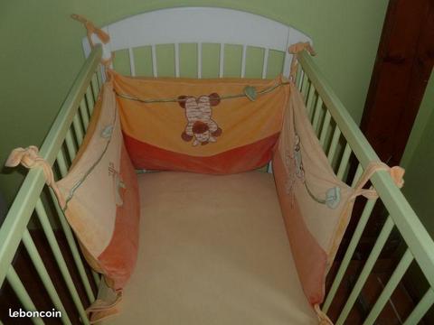 Tour de lit bébé décor savane