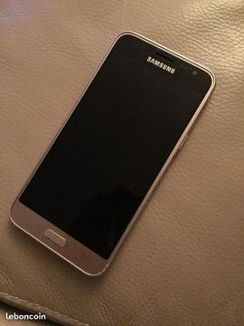 Téléphone SAMSUNG Galaxy J3