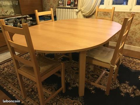 Table ovale avec 4 chaises