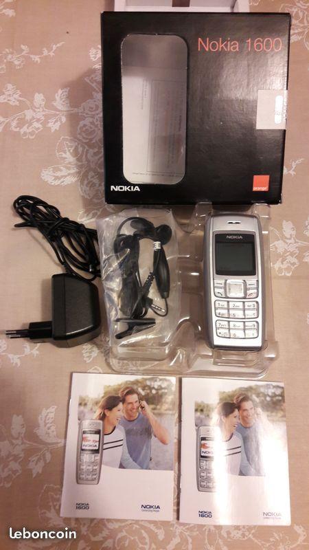 Nokia 1600 avec kit main libre et chargeur