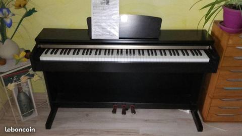 piano Yamaha clavinova
