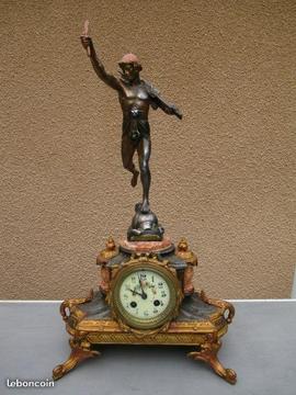 Pendule avec statuette bronze Emile Louis Picault