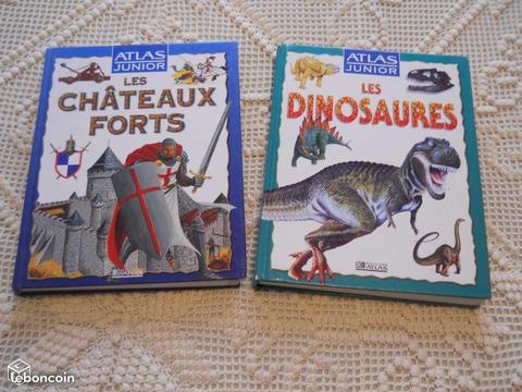 Atlas junior les dinosaures et les chateaux forts