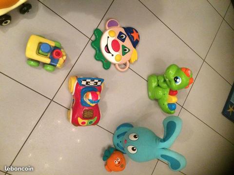 Plusieurs jouet pour enfant