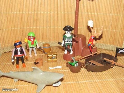 Lot PIRATE avec requin playmobil (clarisse)