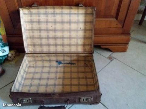 valise très ancienne
