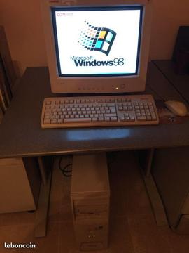 Un ordinateur compaq s 700 deskpro sb