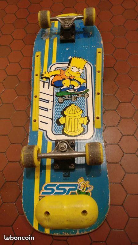 Très beau skateboard Bart Simpson