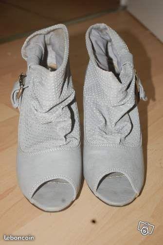 Chaussures à talons grise en très bon état