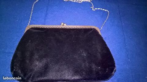 Petit sac noir vintage avec longue chaine argent