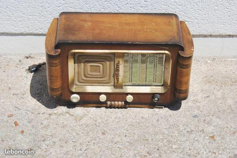 Très ancien radio qui ne fonctionne pas à réparer