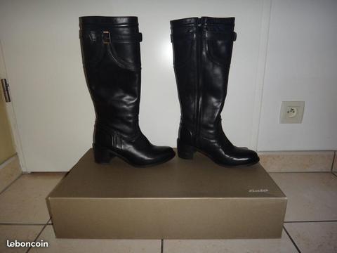 Bottes en cuir BATA neuves pour femme