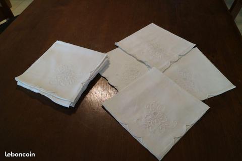 Lot de serviettes anciennes broderies main