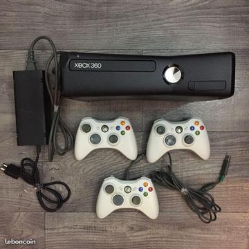 XBOX 360 + 3 Manettes + 17 JEUX