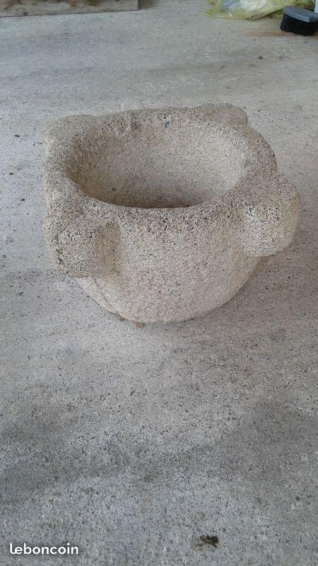 Pot de fleur en pierre