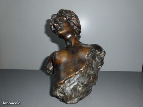 Buste de femme en bronze signé Giuseppe Ronda