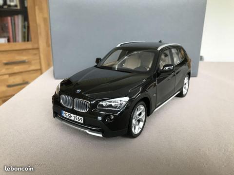 Miniature BMW X1 noire Kyosho 1/18