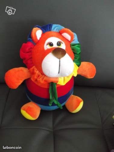 Jolie peluche lion - Neuve