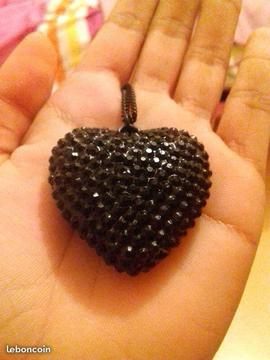 collier noir coeur