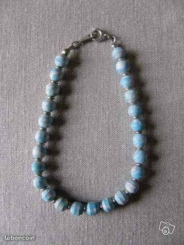 Bracelet en perles bleues