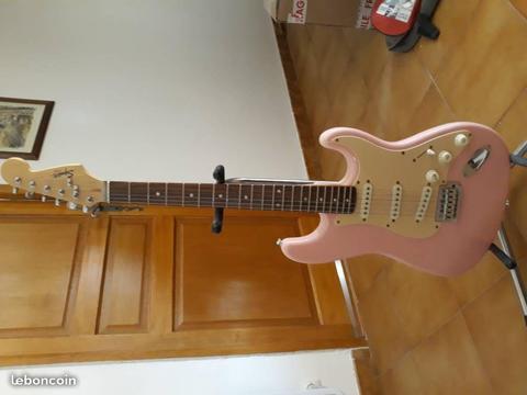guitare électrique rose