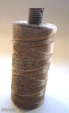 Grosse bobine de fil torsadé avec métal