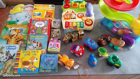 Lot de 22 jouets et livres 1er âge 0-3 ans
