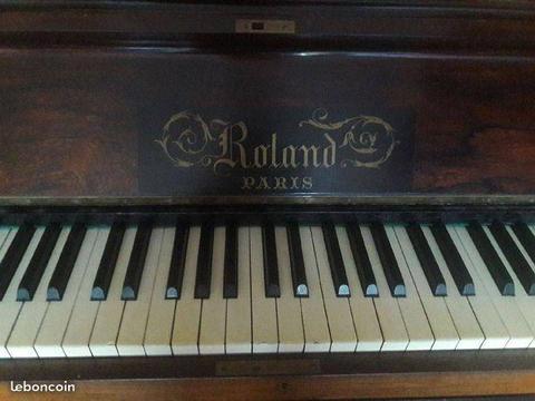 Piano Roland - 1900