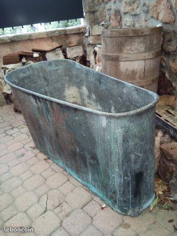Ancienne baignoire en cuivre