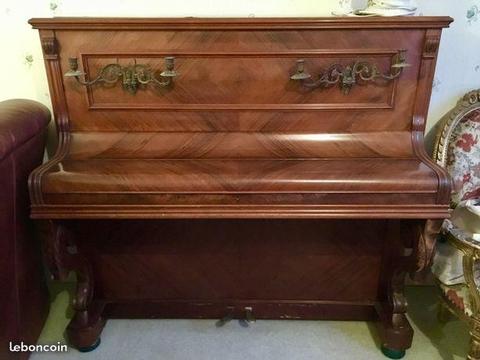 Piano droit ancien