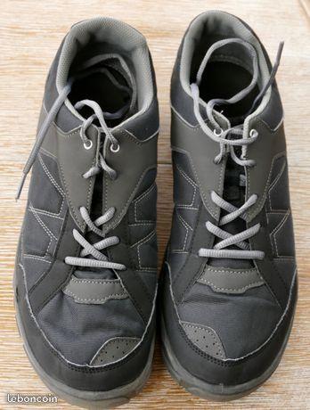 Chaussures de marche grise