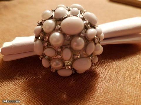 bague fantaisie perles blanches