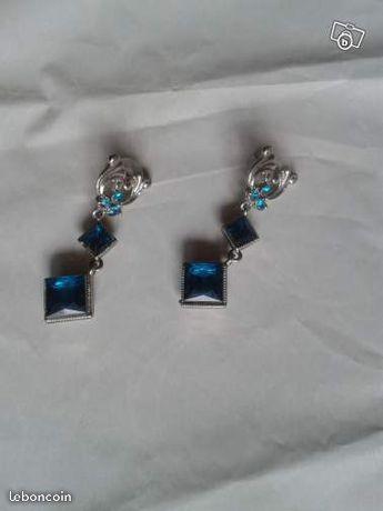 Boucles oreilles métal argenté Perles vertes