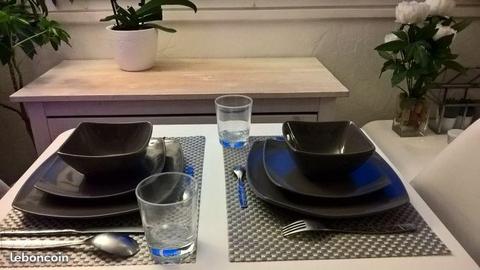 Vaisselle Grès véritable : 8 assiettes et 4 bols