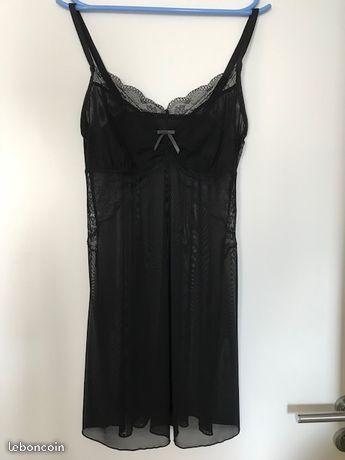 Nuisette noir voile et dentelle chic mise 1 fois