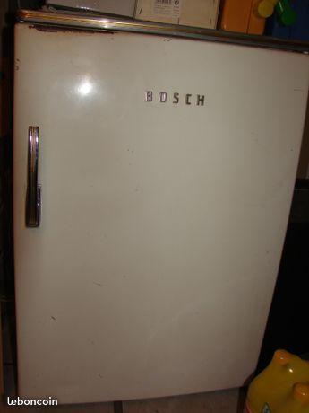 Ancien petit frigo Bosch à restaurer