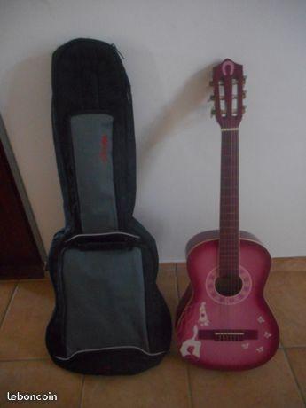 Guitare enfant rose