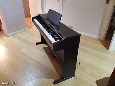 Piano Rolland RP101