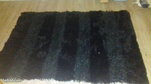 grand tapis shaggy noir bimatière