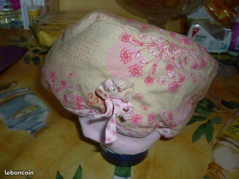 Chapeau rose à fleurs 49 cm