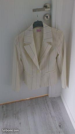 Veste tailleur blanche avec rayures noires