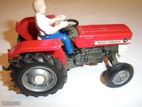Tracteur Miniature MF 135 au 1/32