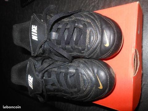 Chaussures de foot NIKE - taille 28