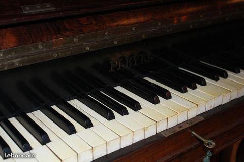 Ancien piano pleyel pour décoration
