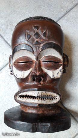 Masque africain ancien Angola