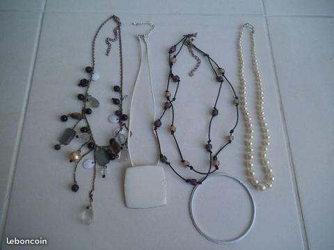 Joli lot bijoux - 4 colliers + bracelet