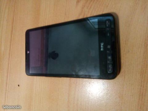 Htc hd2 et blackberry curve 9300