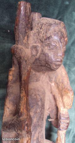 Statue ancienne chasseur Art Afrique coloniale