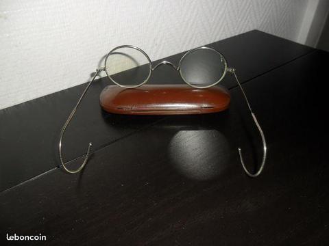 Ancienne paire de lunette en bon état