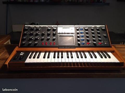 Minimoog Voyager Performer Edition + accessoires